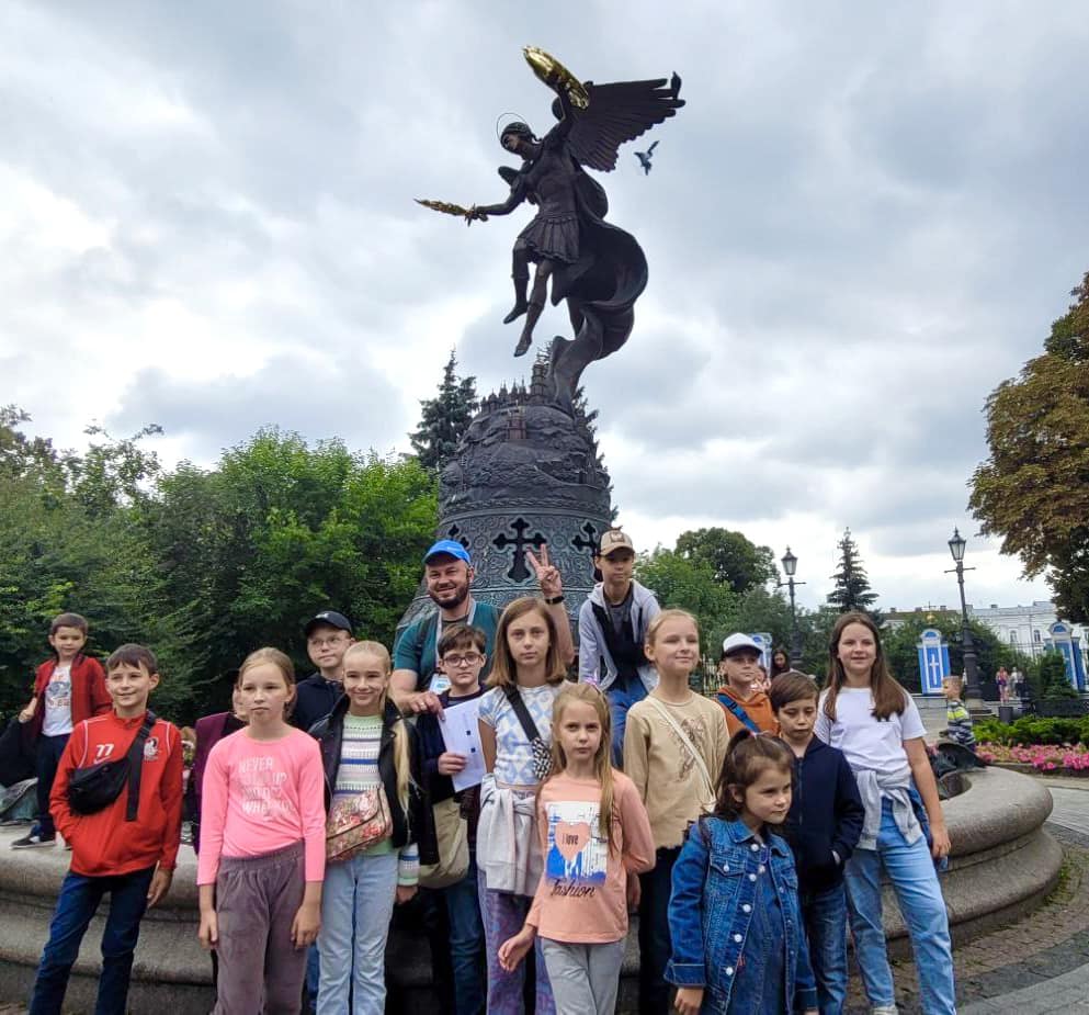 Діти на екскурсії. Фото: Управління туризму та промоцій КМДА