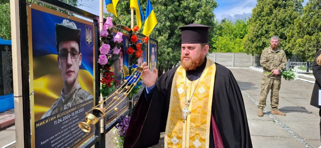 В Демидові урочисто відкрили Алею Слави в пам'ять про загиблих Героїв