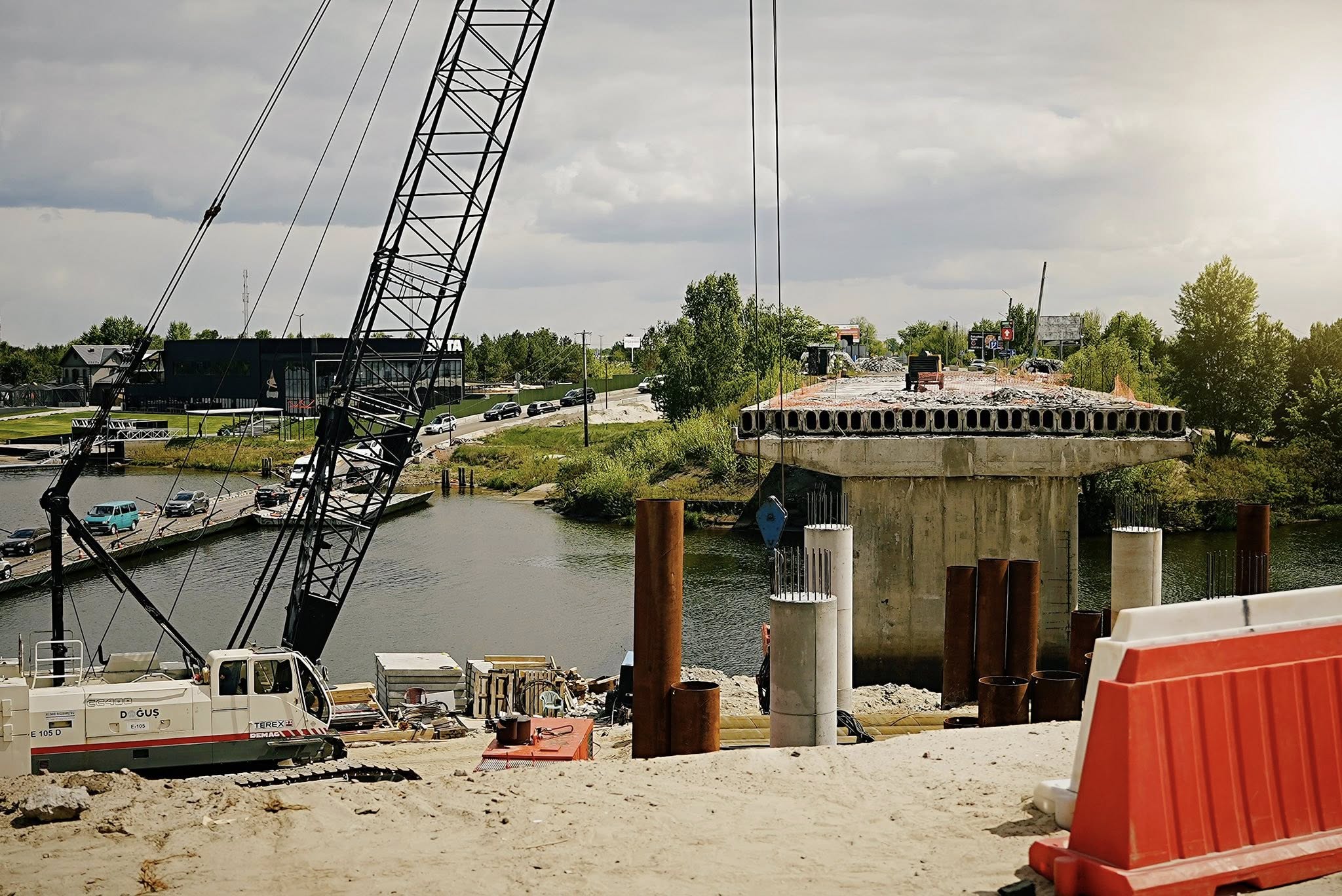 До кінця року обіцяють завершити ремонт мосту у Хотянівці