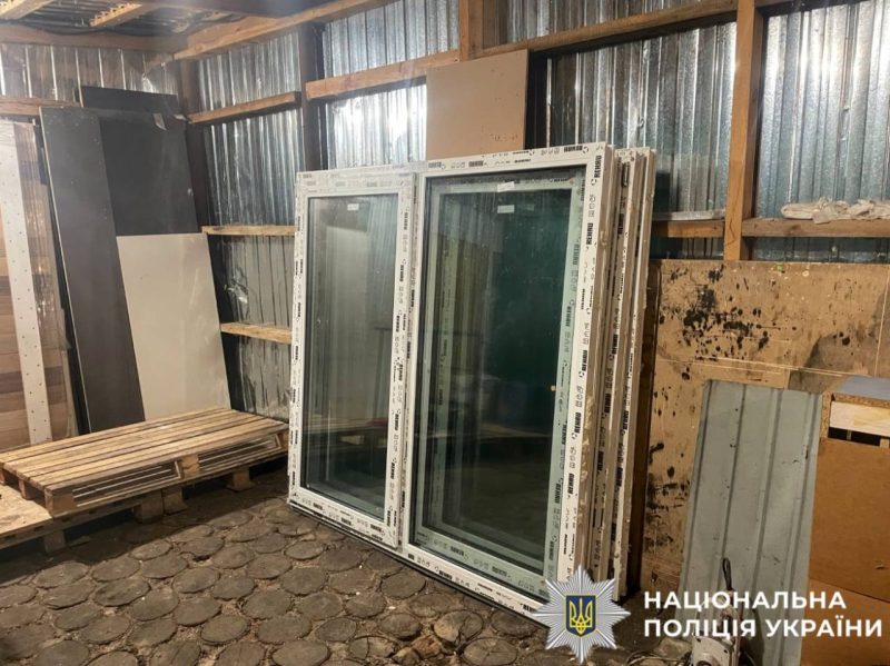 Охоронець в Старих Петрівцях заволодів майном свого працедавця