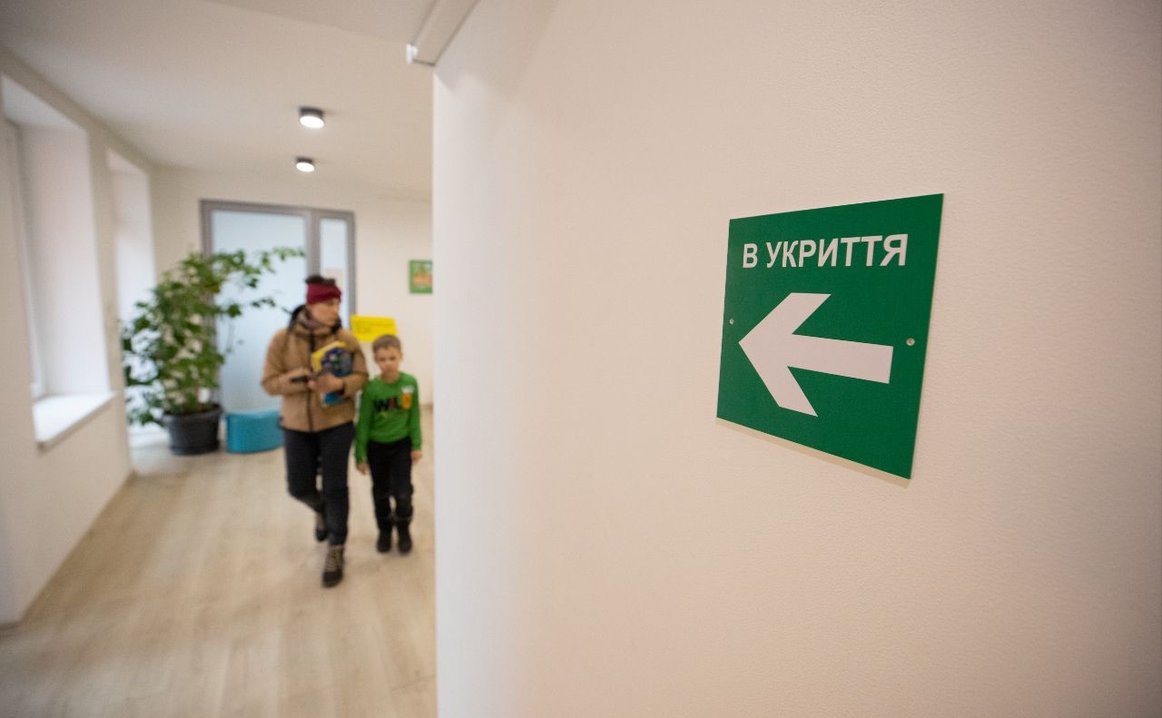У школах Петрівської ОТГ продовжується зведення укриттів - подробиці