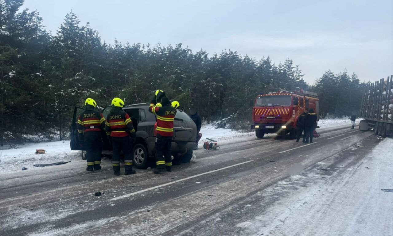 Аварія під Димером - одна жертва серед пасажирів та водій у лікарні