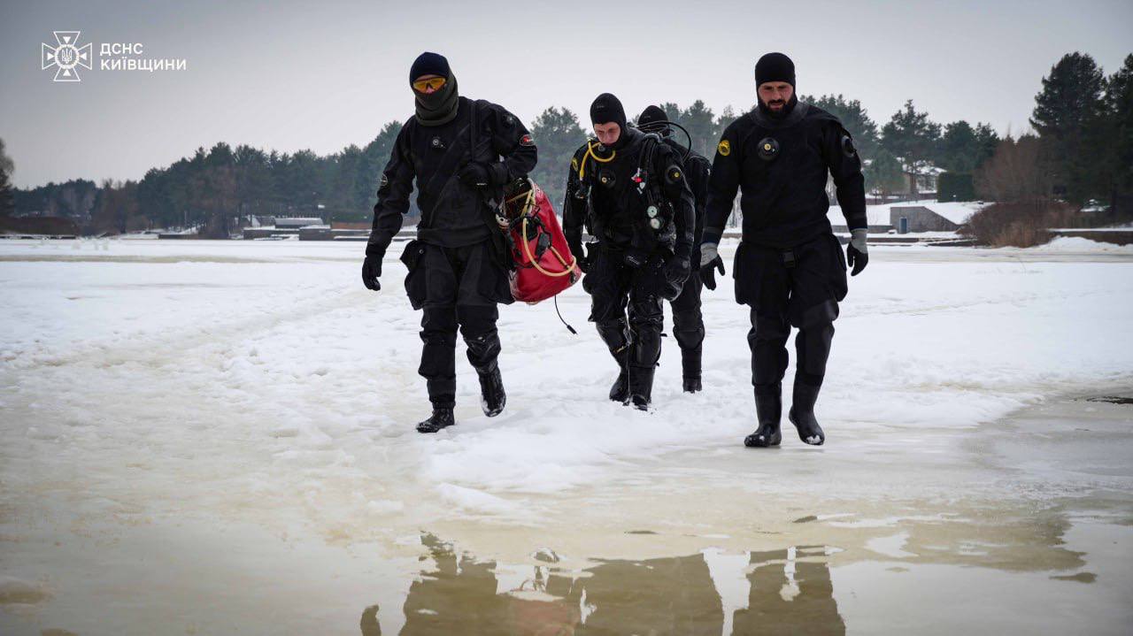 Лебедівка: Автомобіль провалився під лід - розшукують водія