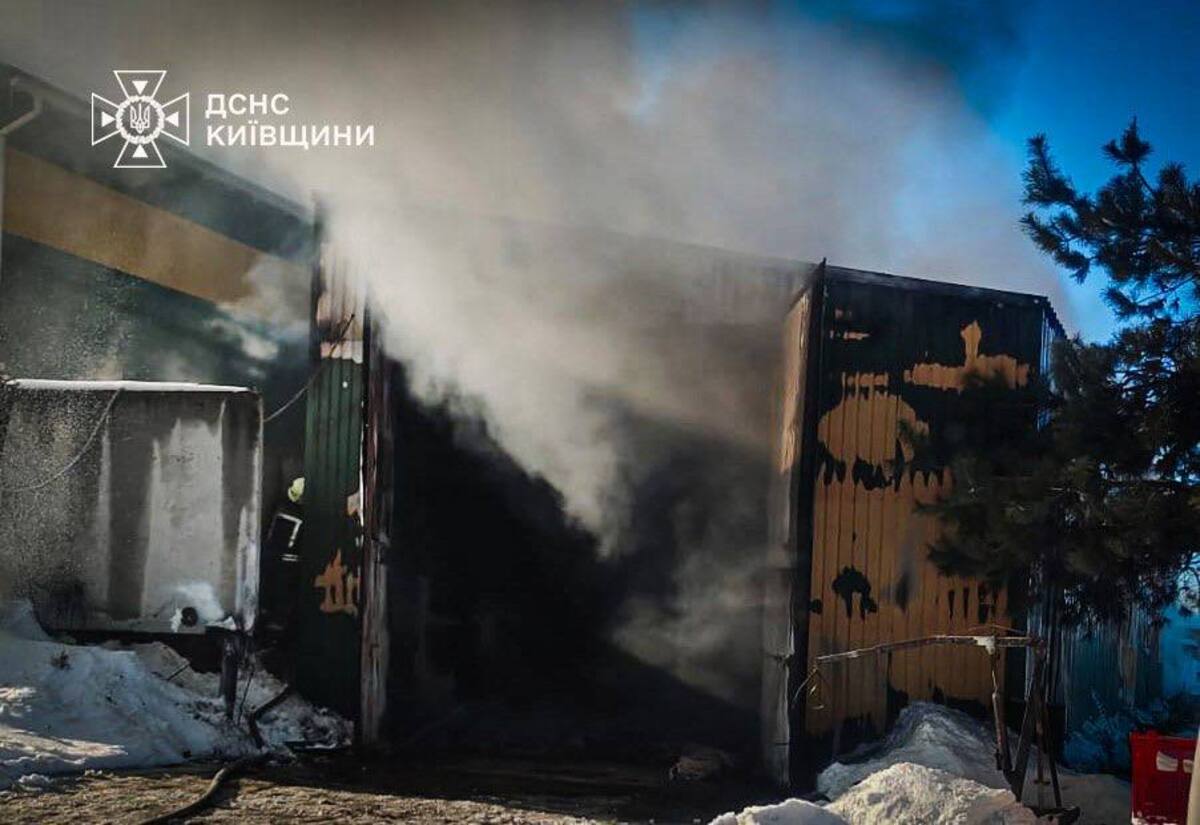 Пожежа на станції технічного обслуговування. Фото: ДСНС Київщини