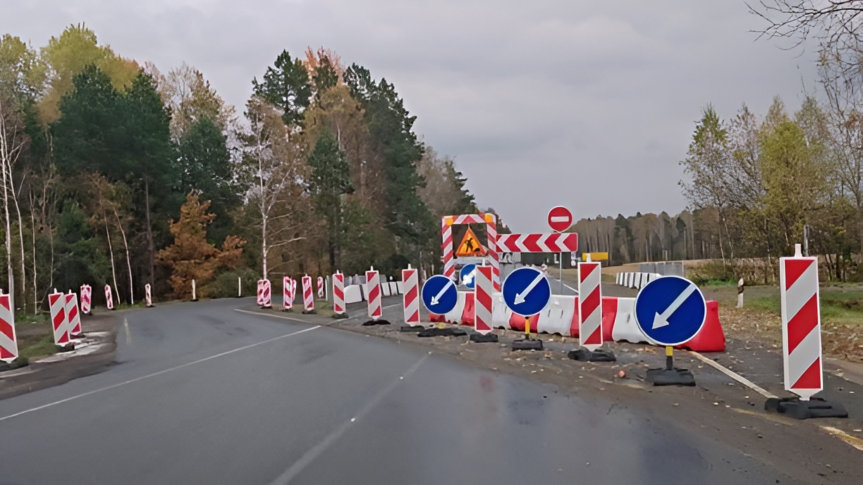 На дорозі поблизу Іванкова спостерігається підтоплення, що спричинило закриття руху транспорту