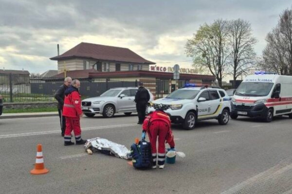 Трагічна аварія в Нових Петрівцях: вантажівка наїхала на чоловіка і забрала його життя