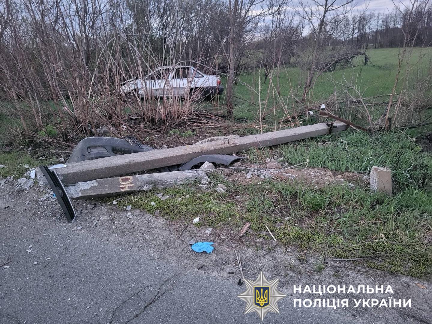 Daewoo Nexia в Ковалівці врізалася в бетонну опору електропередач