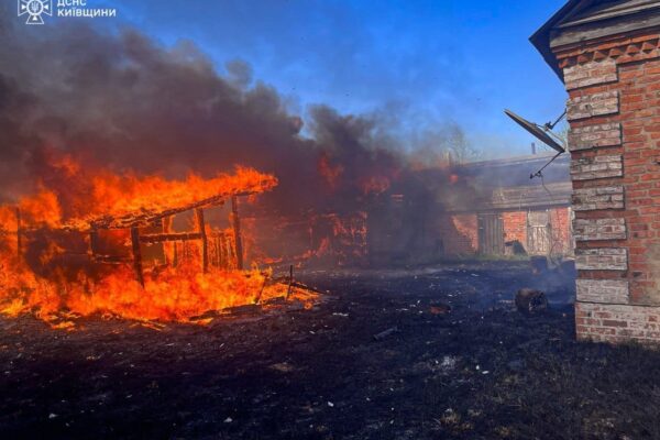 В Романівці вогонь поширився на будівлі